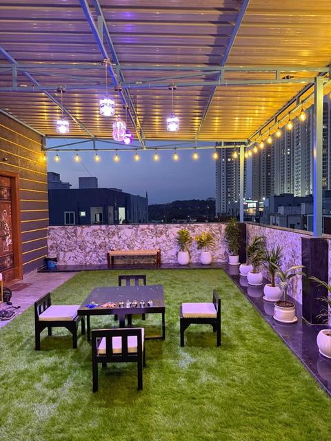 Rooftop terrace with artificial lawn, pergola and outdoor seating